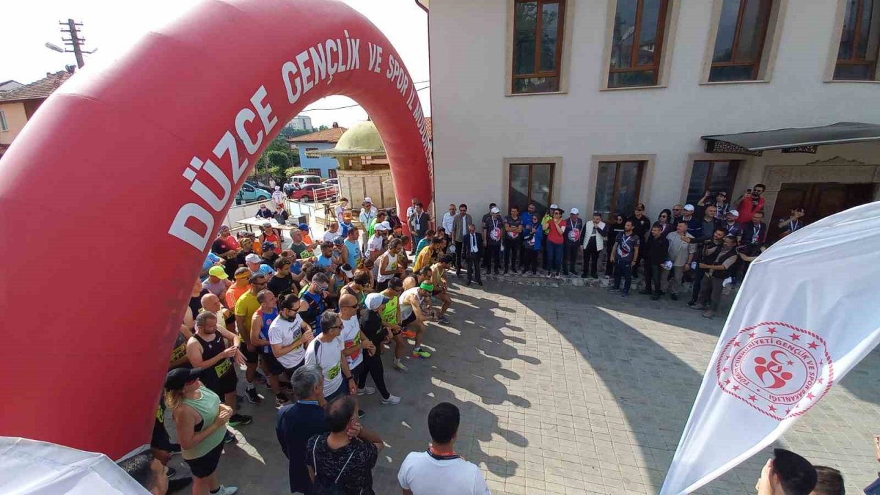 Tarihi İpek Yolu trail koşusu 700 sporcu ile start aldı