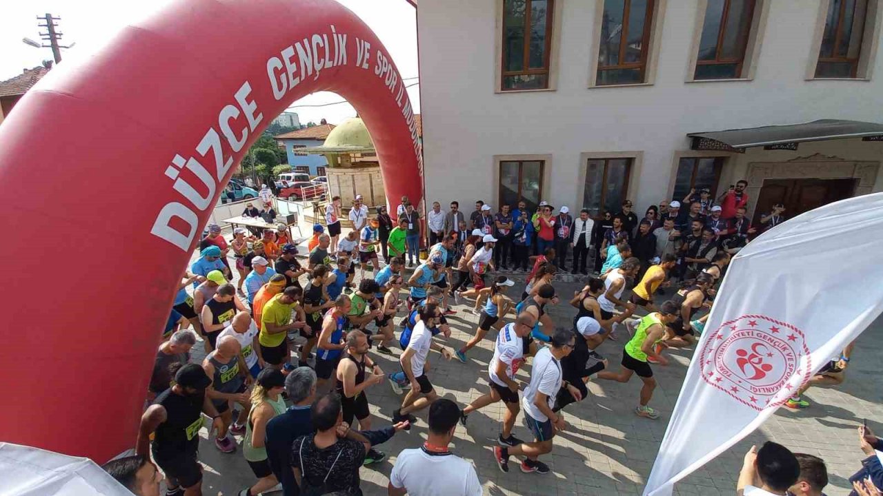 Tarihi İpek Yolu trail koşusu 700 sporcu ile start aldı