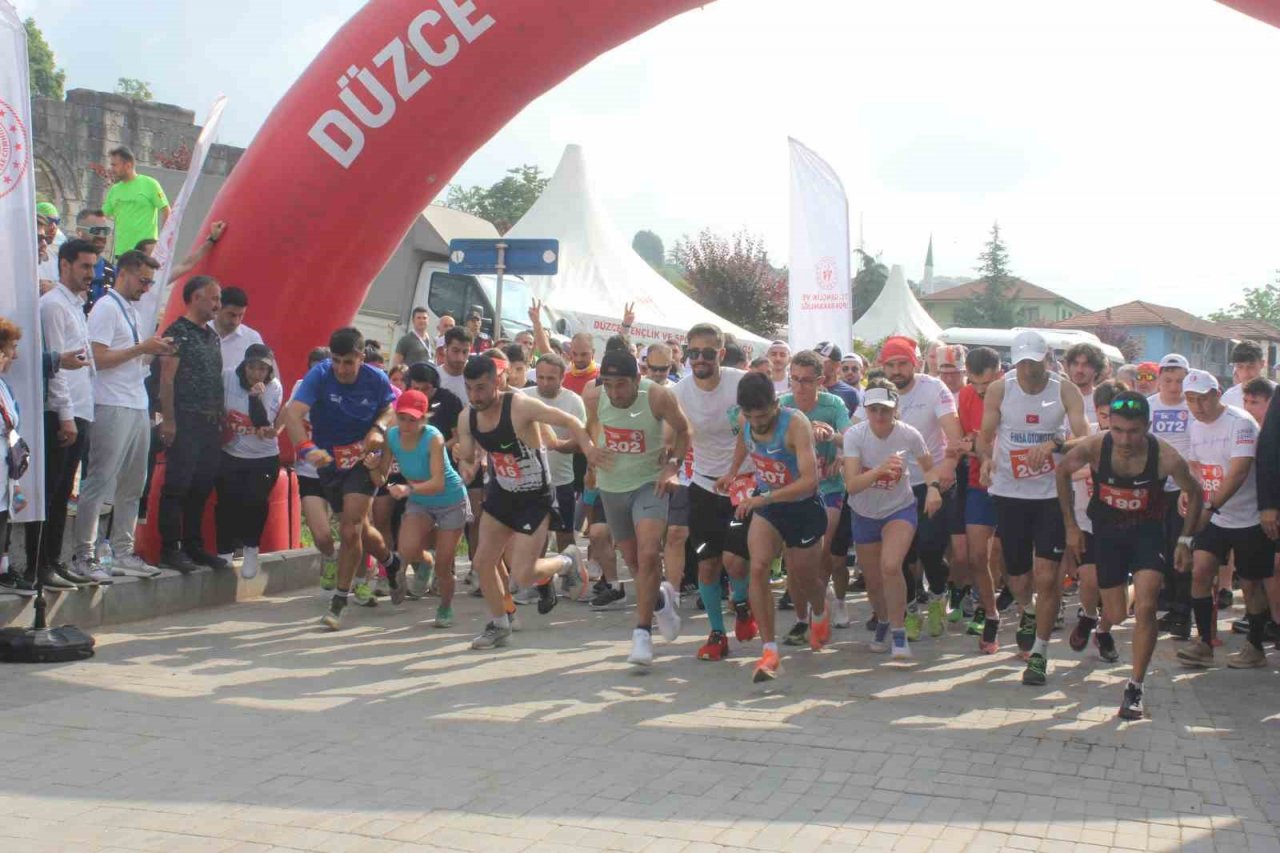 Tarihi İpek Yolu trail koşusu 700 sporcu ile start aldı