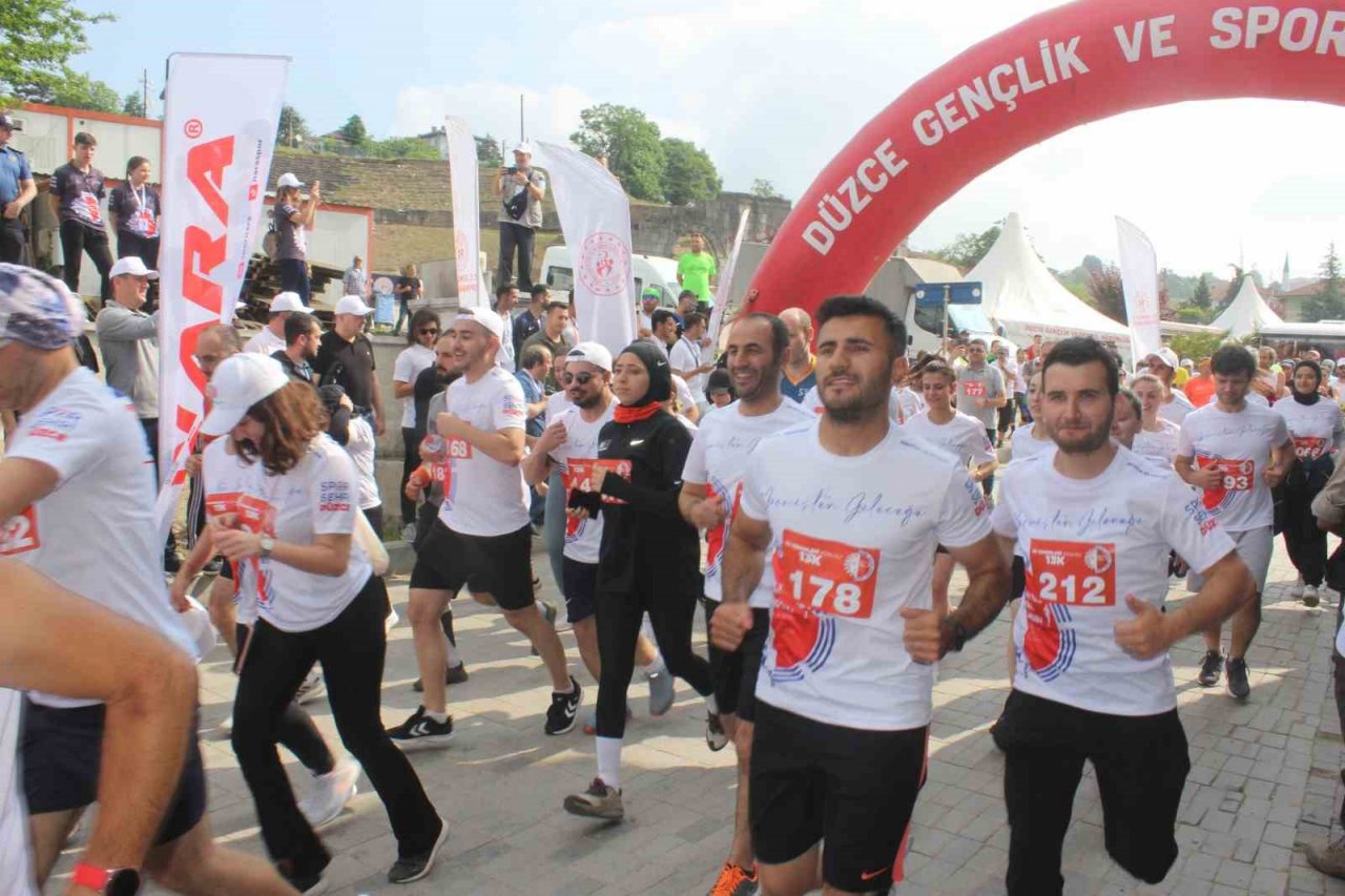 Tarihi İpek Yolu trail koşusu 700 sporcu ile start aldı