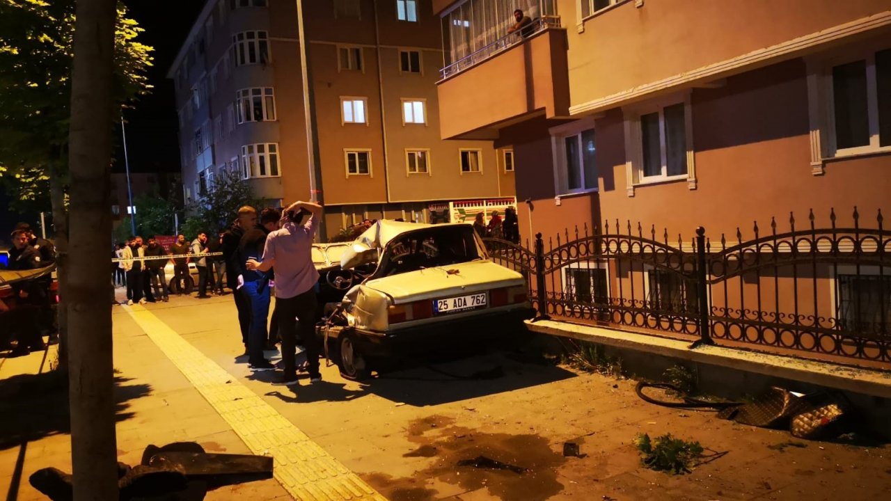 Erzurum’da direksiyon hakimiyetini kaybeden sürücü duvara çarparak durabildi: 1 ölü, 1 yaralı