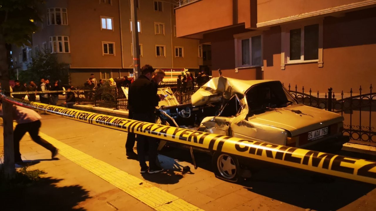 Erzurum’da direksiyon hakimiyetini kaybeden sürücü duvara çarparak durabildi: 1 ölü, 1 yaralı