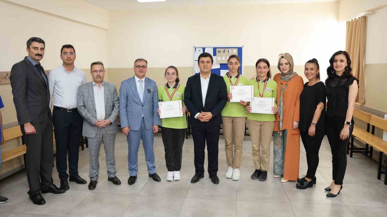 Geleceğin Bilim İnsanları Projelerini Sergiledi