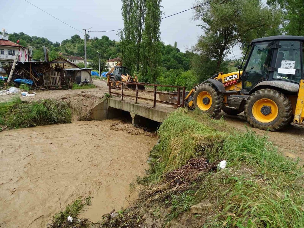 Hisarcık’ta sağanak yağış sonrası tarım arazileri sular altında kaldı
