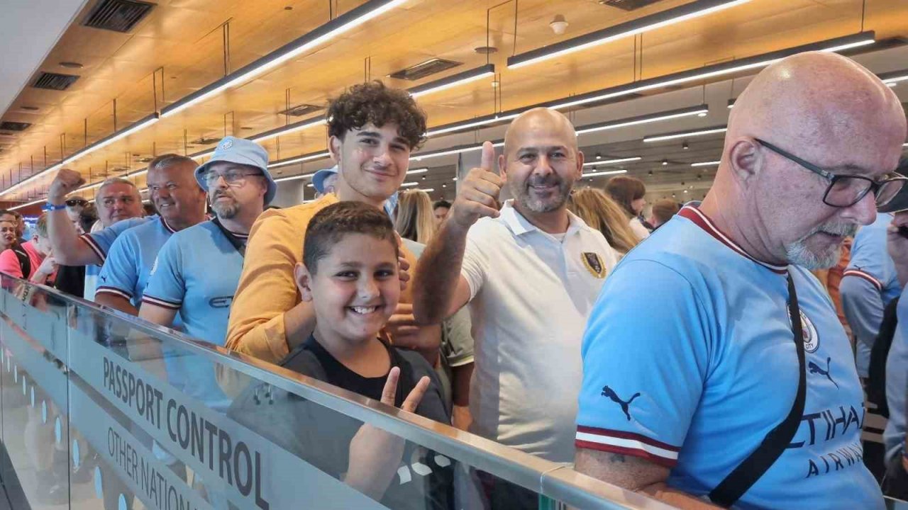 İstanbul Havalimanı’nda Şampiyonlar Ligi yoğunluğu: Yüzlerce taraftar final için İstanbul’da
