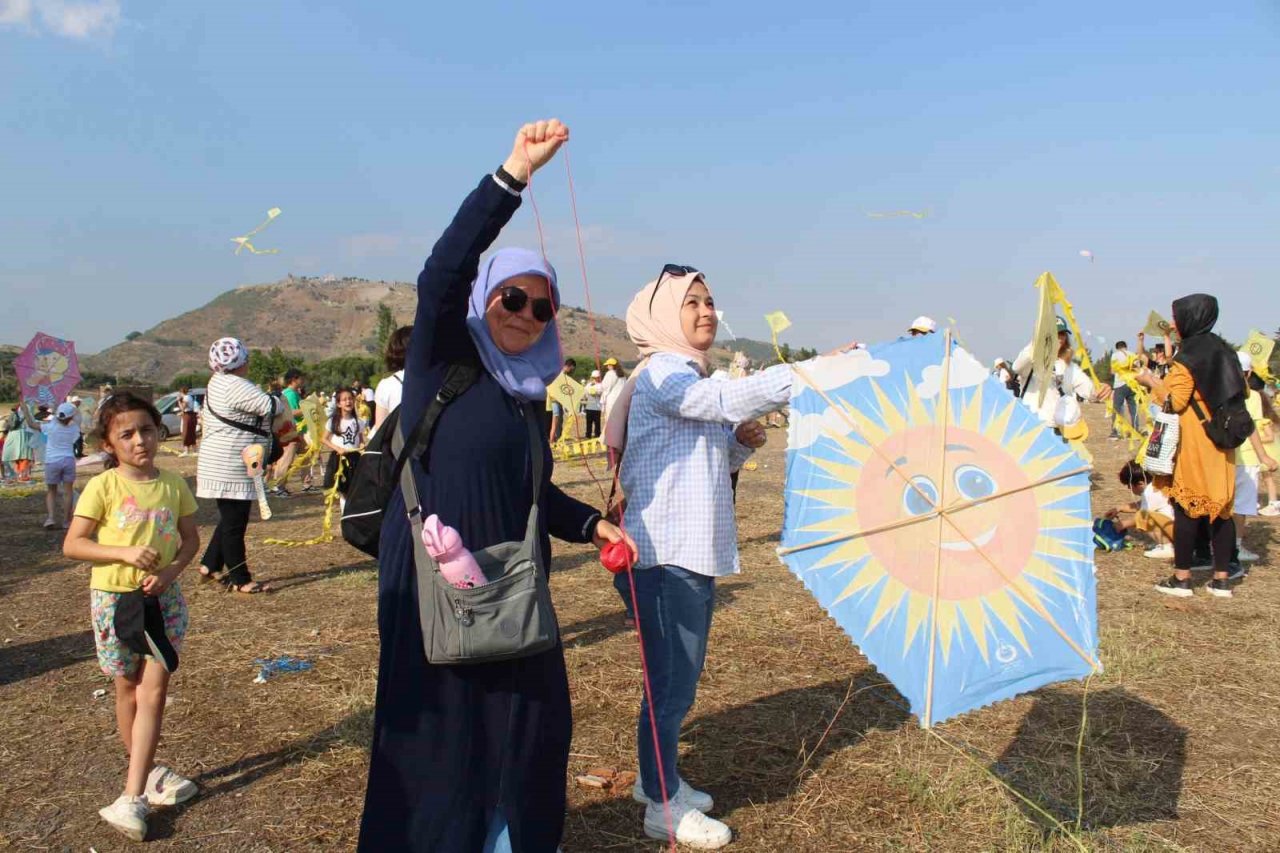 Bergama’nın UNESCO yıldönümü, uçurtmalarla kutlandı