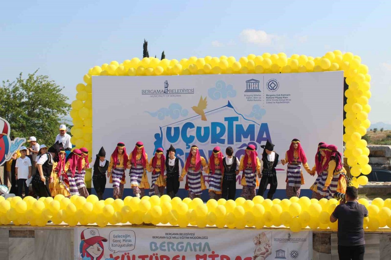 Bergama’nın UNESCO yıldönümü, uçurtmalarla kutlandı
