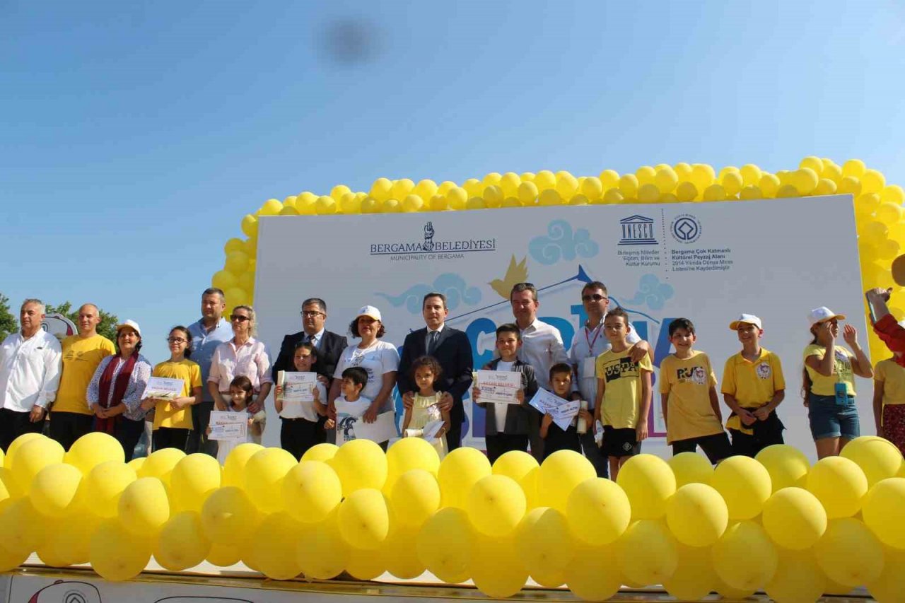 Bergama’nın UNESCO yıldönümü, uçurtmalarla kutlandı