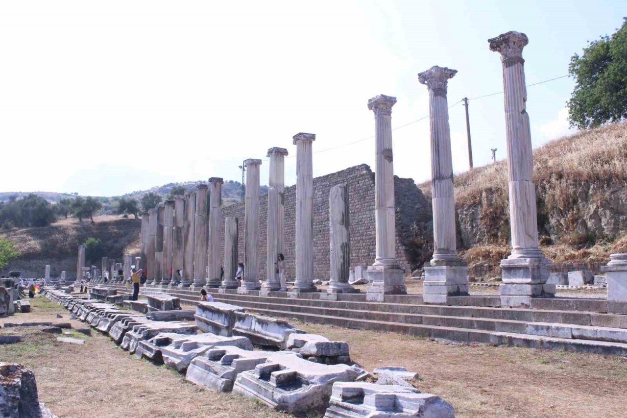 Bergama’nın UNESCO yıldönümü, uçurtmalarla kutlandı