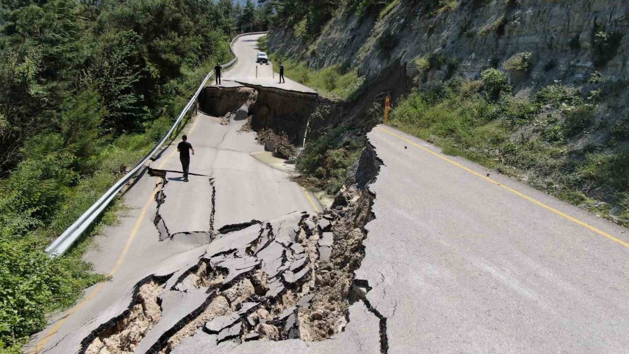 Keltepe Kayak Merkezinin yolu heyelan sonrası kapandı
