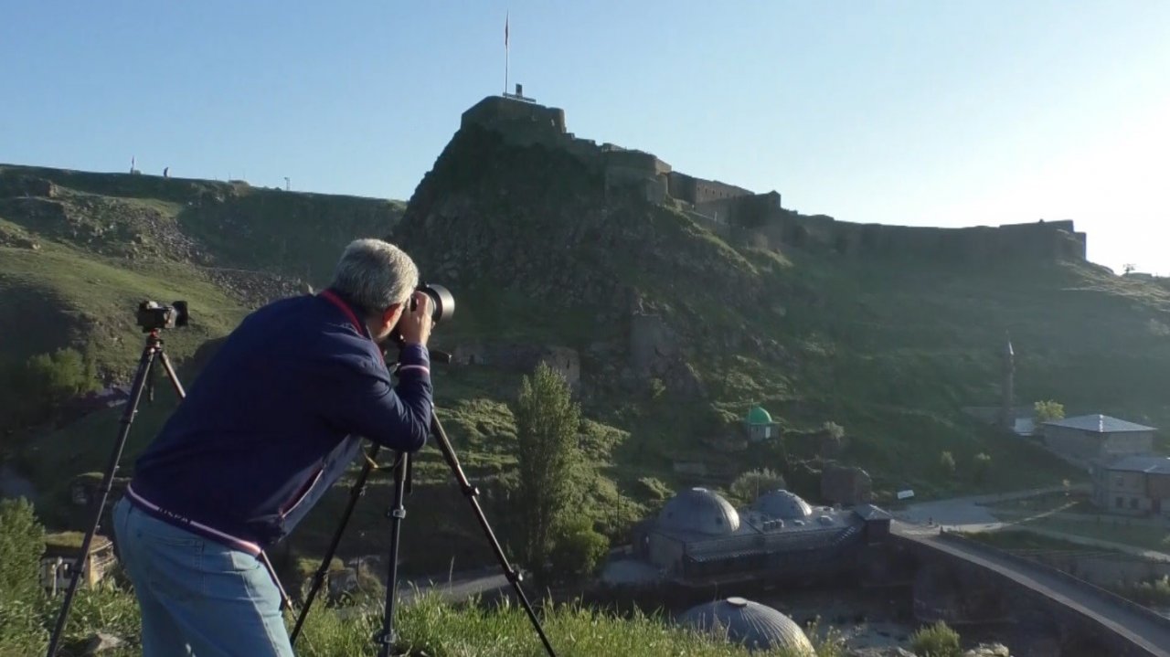 Kars turizmine çektiği fotoğraflarla katkı sunuyor