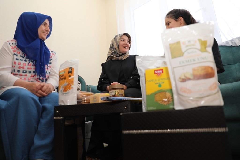 Fatma Çolakbayrakdar, Çölyaklı Aileleri Ziyaret Etti