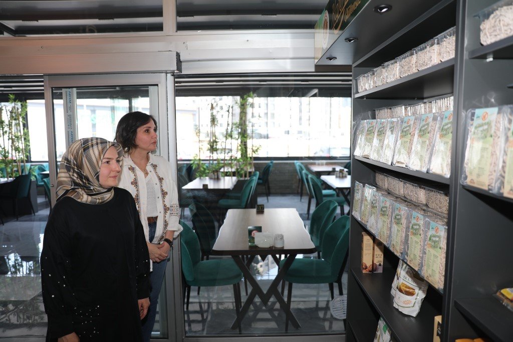 Fatma Çolakbayrakdar, Çölyaklı Aileleri Ziyaret Etti