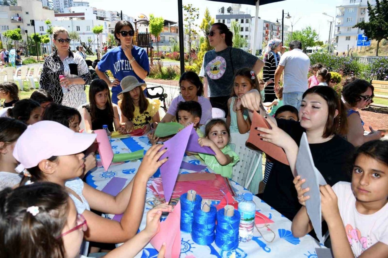 Kuşadası’nda çocuklar karne sevincini erken yaşadı