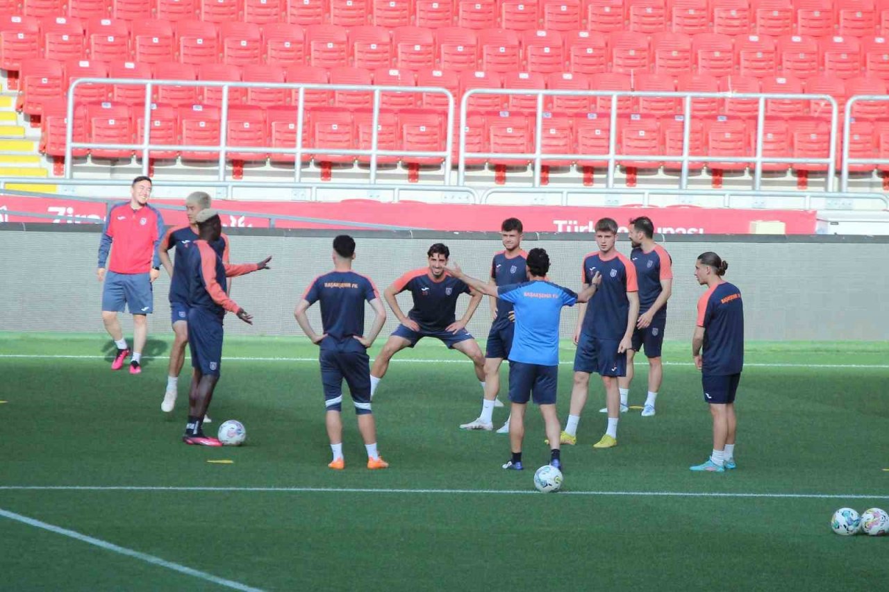 Başakşehir, Fenerbahçe maçı hazırlıklarını tamamladı
