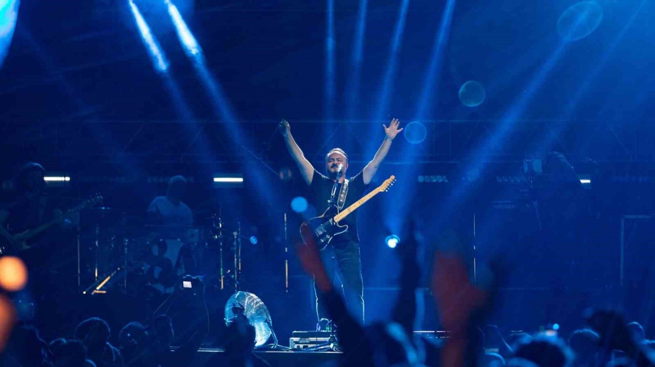 Kapadokya’da Selda Bağcan ve Seksendört rüzgarı esti