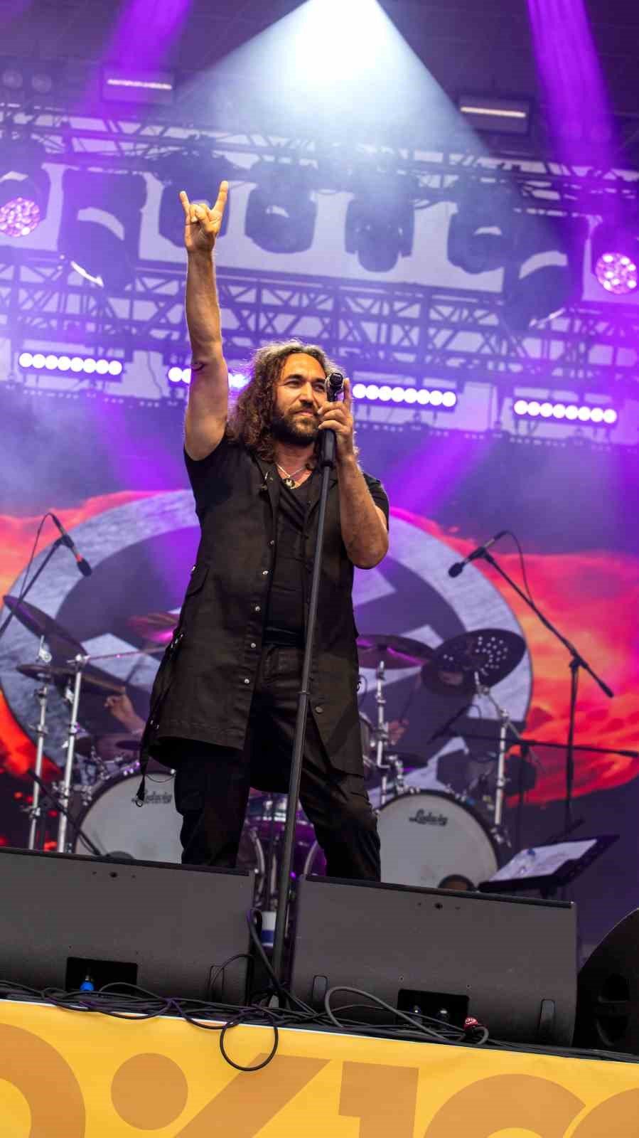 Kapadokya’da Selda Bağcan ve Seksendört rüzgarı esti