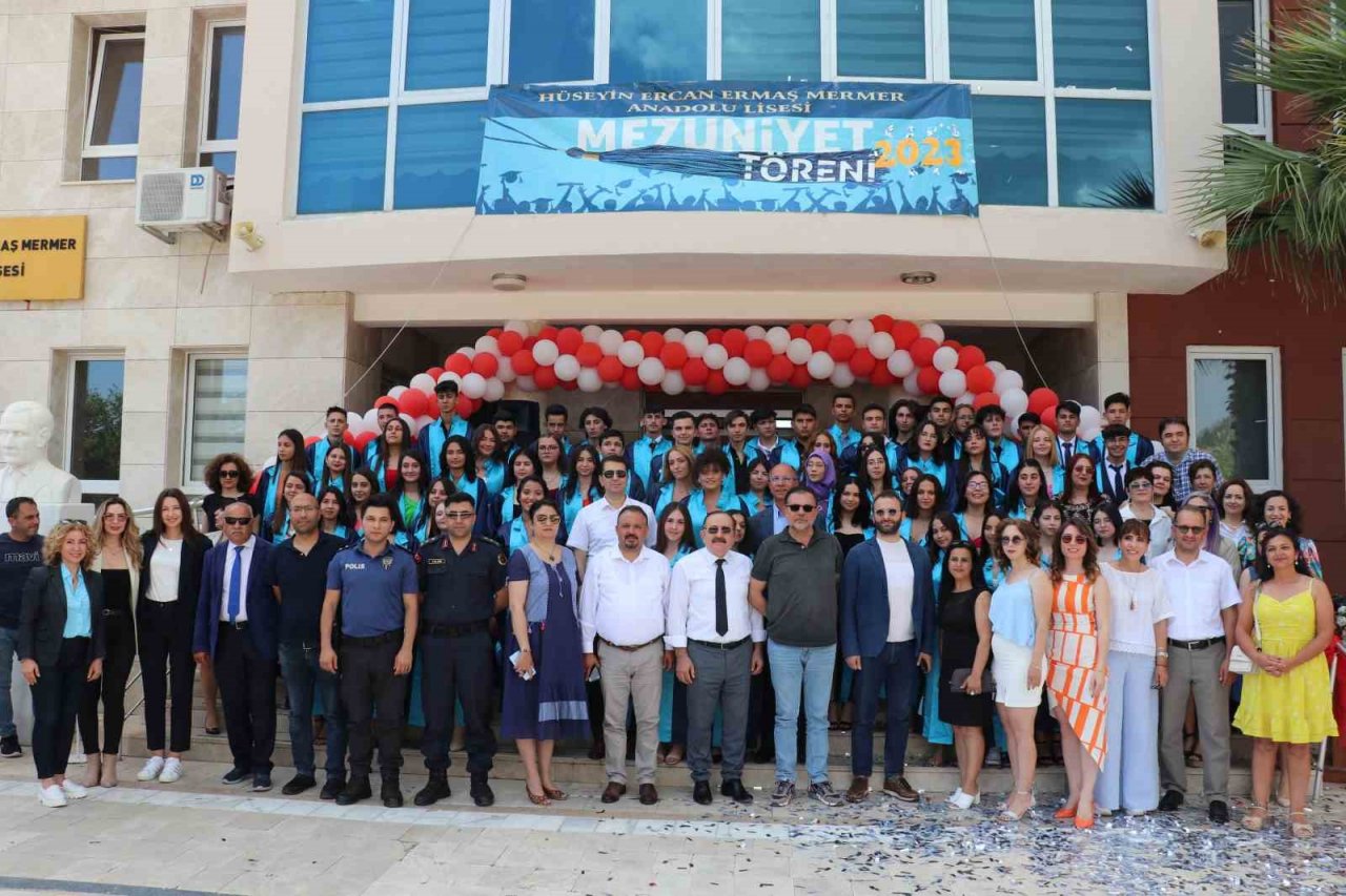Ermaş Anadolu Lisesi’nde mezuniyet sevinci