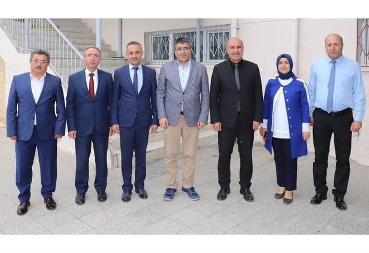 Rektör Aktekin, ’Bilim Söyleşileri’ programında öğrencilerle buluştu