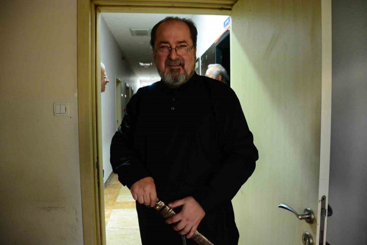 Kültürlerini yaşatmak için 30 amatör oyuncu tiyatro sahneliyor