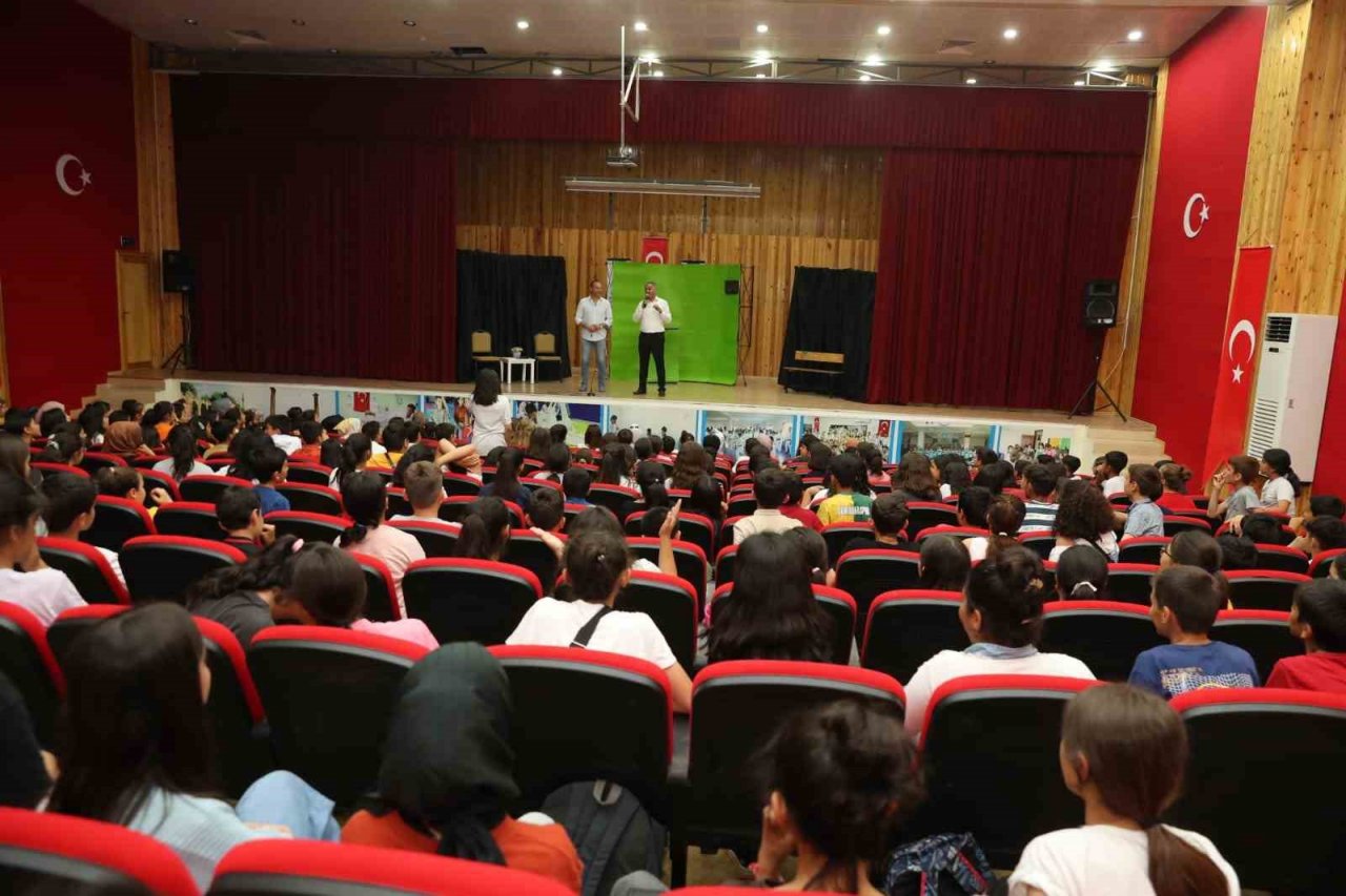 Şanlıurfa’da bağımlılıkla mücadele konulu tiyatro oyunu sahnelendi