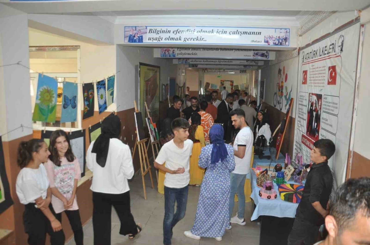 Cizre’de ’Teknoloji ve Görsel Sanatlar’ sergisi