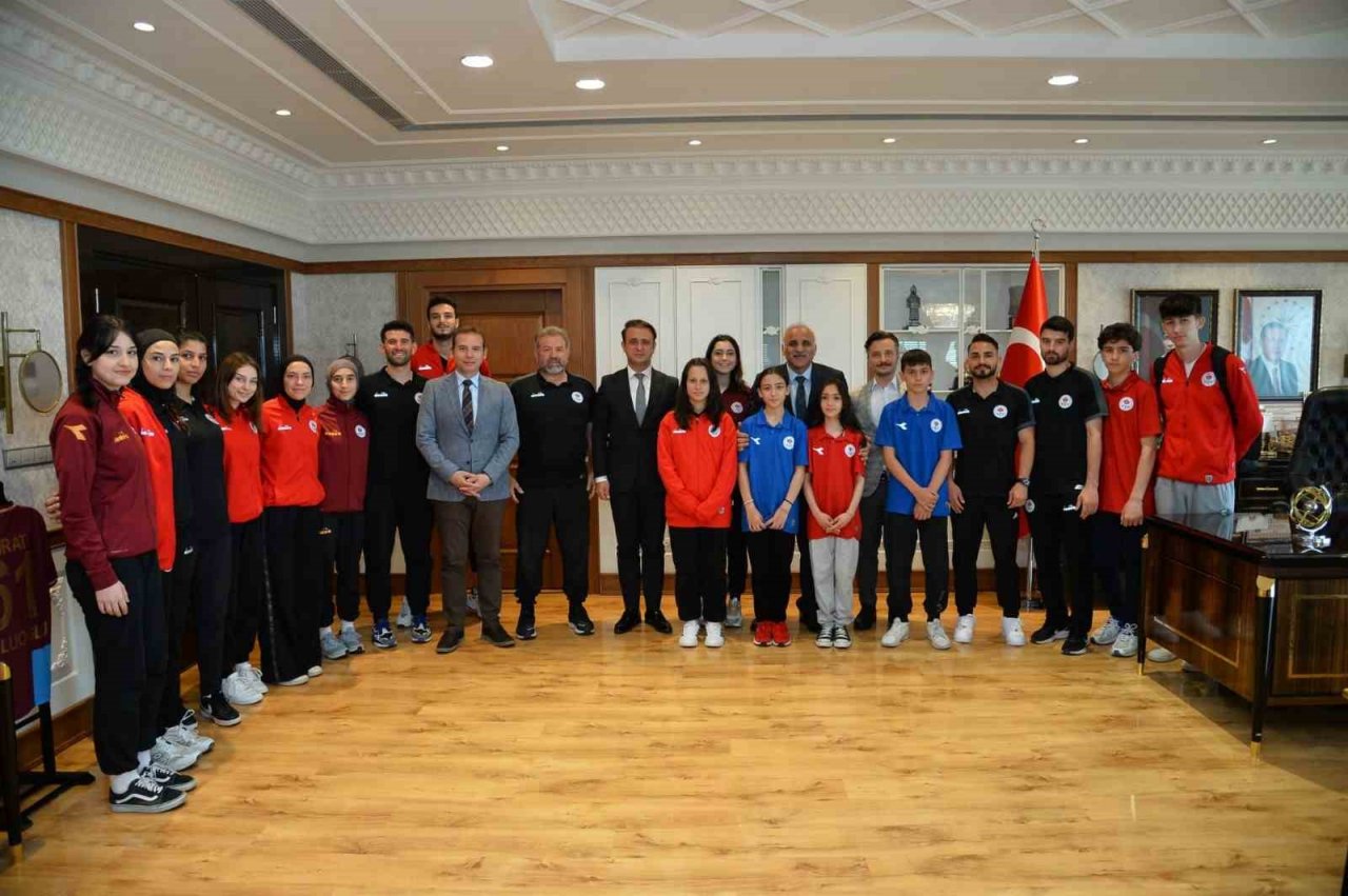 Başkan Zorluoğlu, şampiyon sporcuları ağırladı