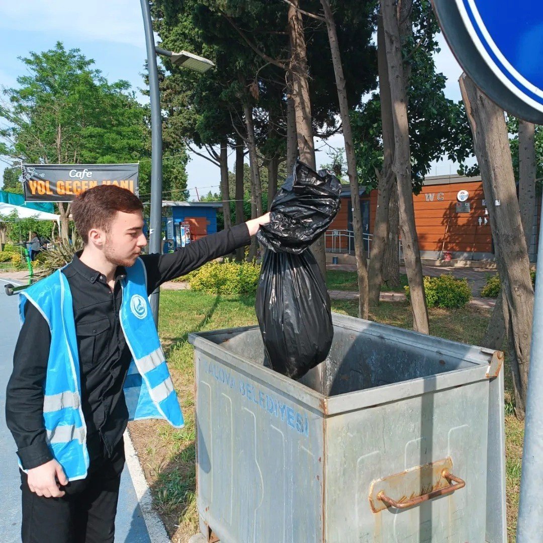 Yalova Ülkü Ocakları’ndan çevre temizlik etkinliği
