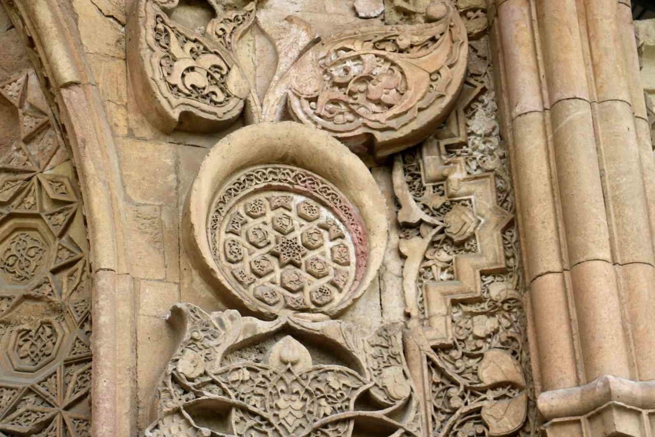 Dünyada eşi benzeri yok, ince işçilikle yenileme çalışmaları sürüyor