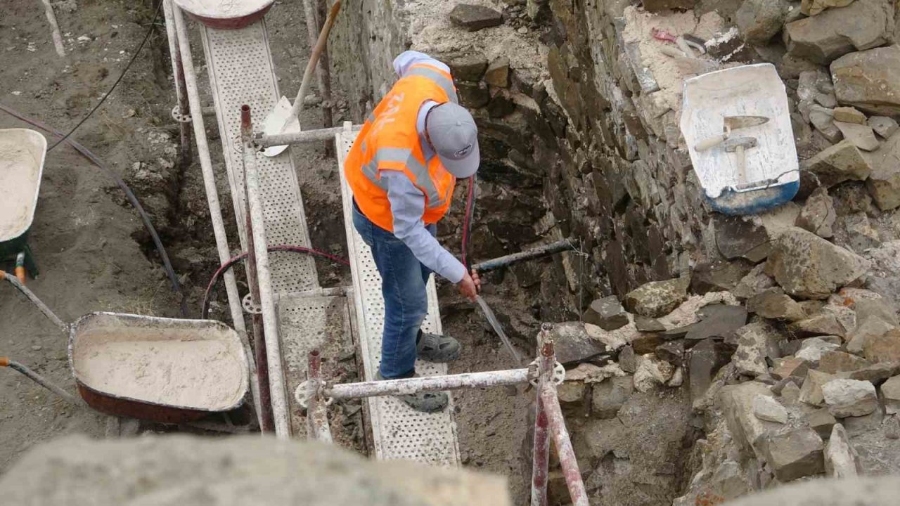 ’Kartal yuvası’na benzeyen Hoşap Kalesi’nde restorasyona başlandı