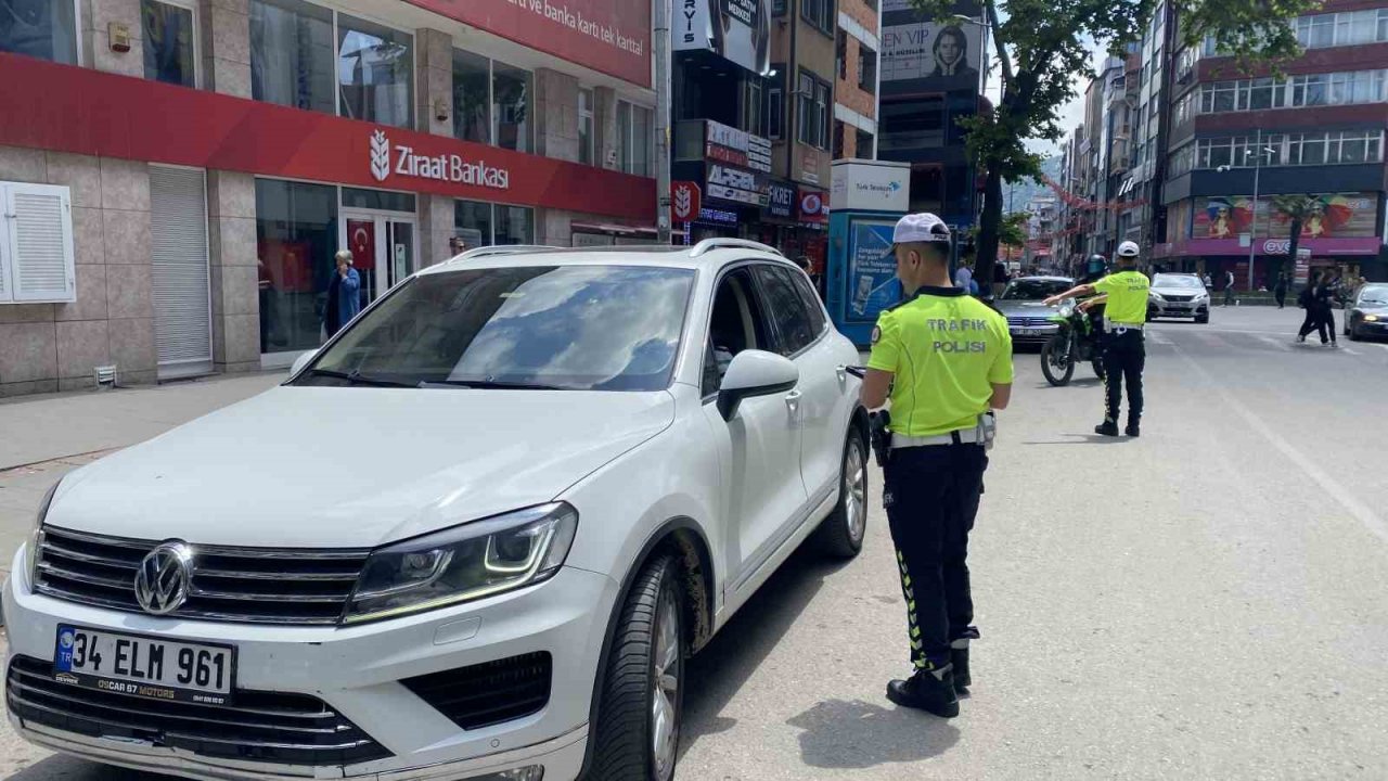 Tek tek durdular, kurallar uymayanlar cezayı yediler