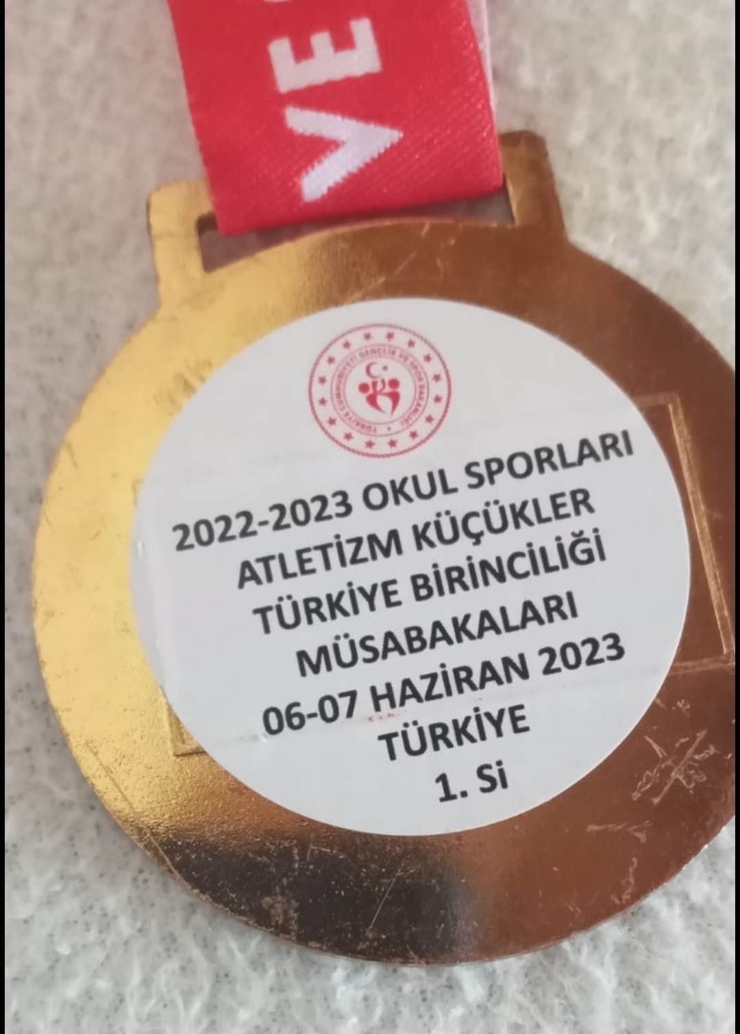 Zübeyde Hanım Ortaokulu atletizm de Türkiye şampiyonu oldu