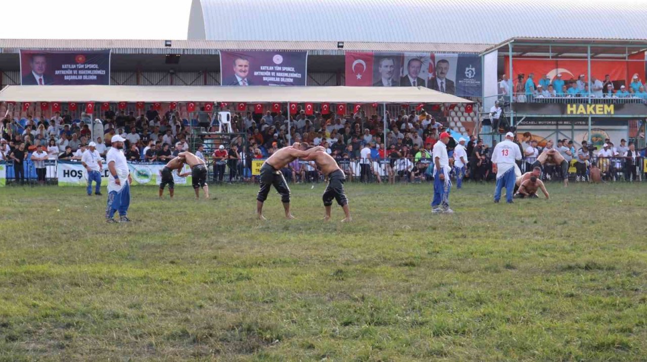 Sekapark Yağlı Güreşlerinde son 16 turu başpehlivanları belli oldu