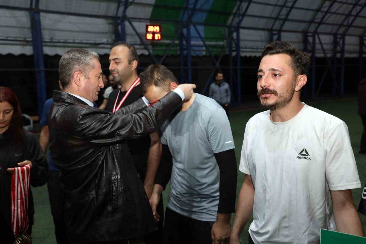 Ağrı’da "Geleneksel Öğretmenler Arası Futbol Turnuvası"