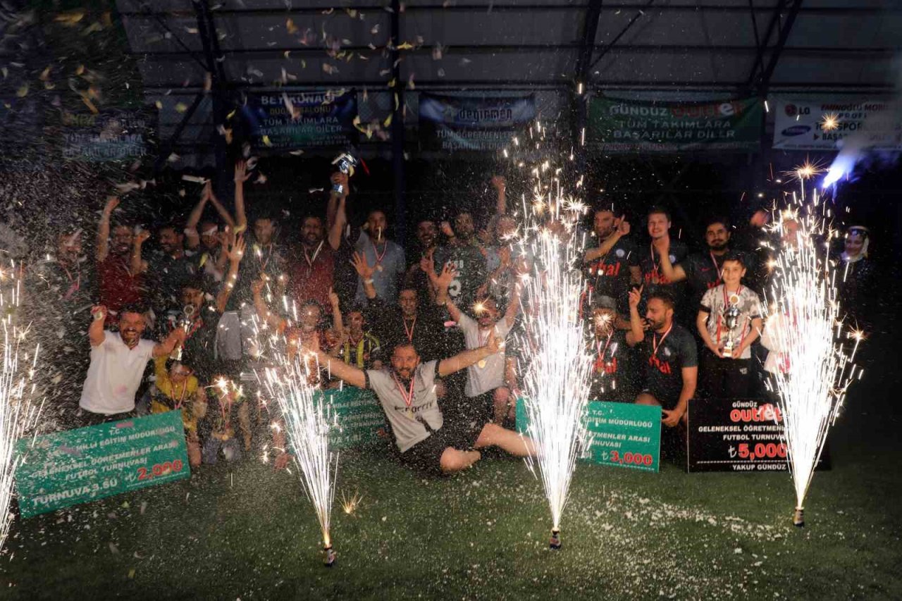 Ağrı’da "Geleneksel Öğretmenler Arası Futbol Turnuvası"