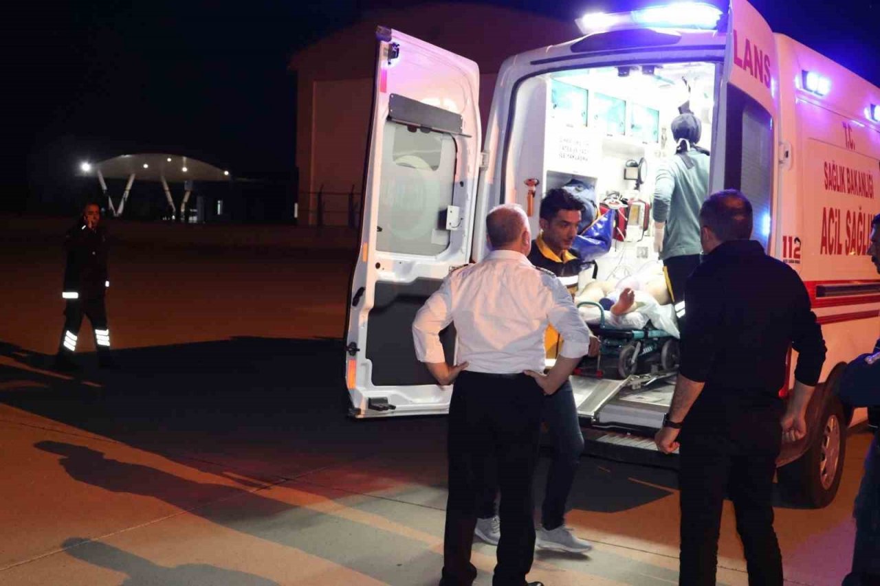 Ağrı’da başından vurulan genç ambulans uçakla Ankara’ya gönderildi