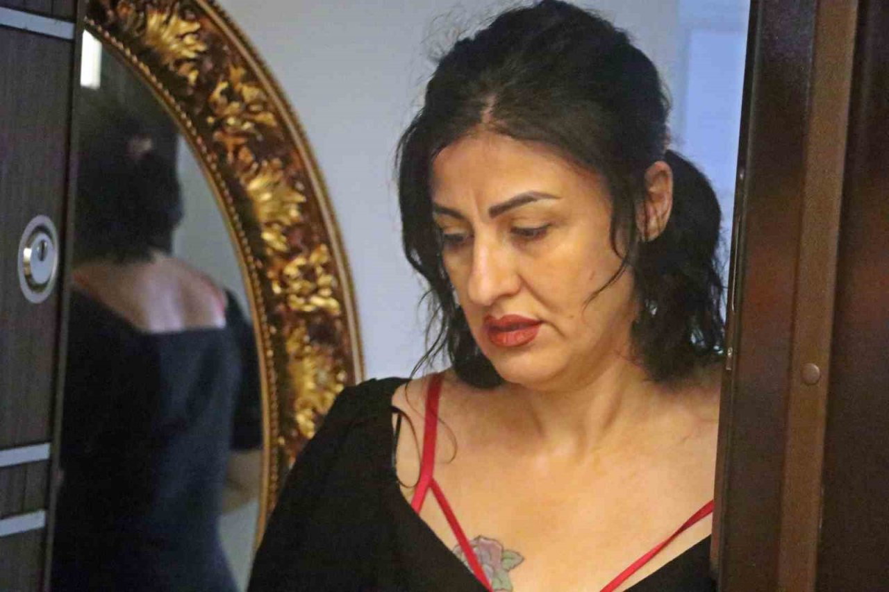 Hırsız girdiği apartmanda ayakkabıları çuvala doldurup, çaldığı bebek arabasına yükleyerek kaçtı