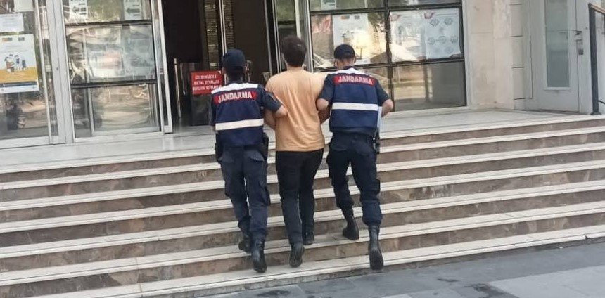 Jandarma ekipleri aranan şahıslara göz açtırmıyor