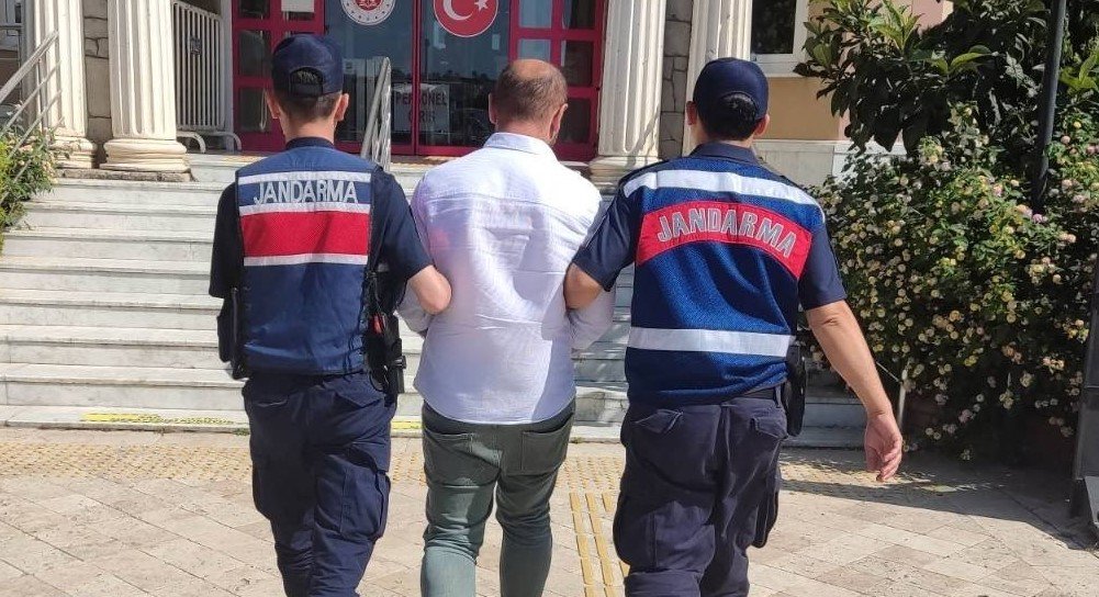 Jandarma ekipleri aranan şahıslara göz açtırmıyor