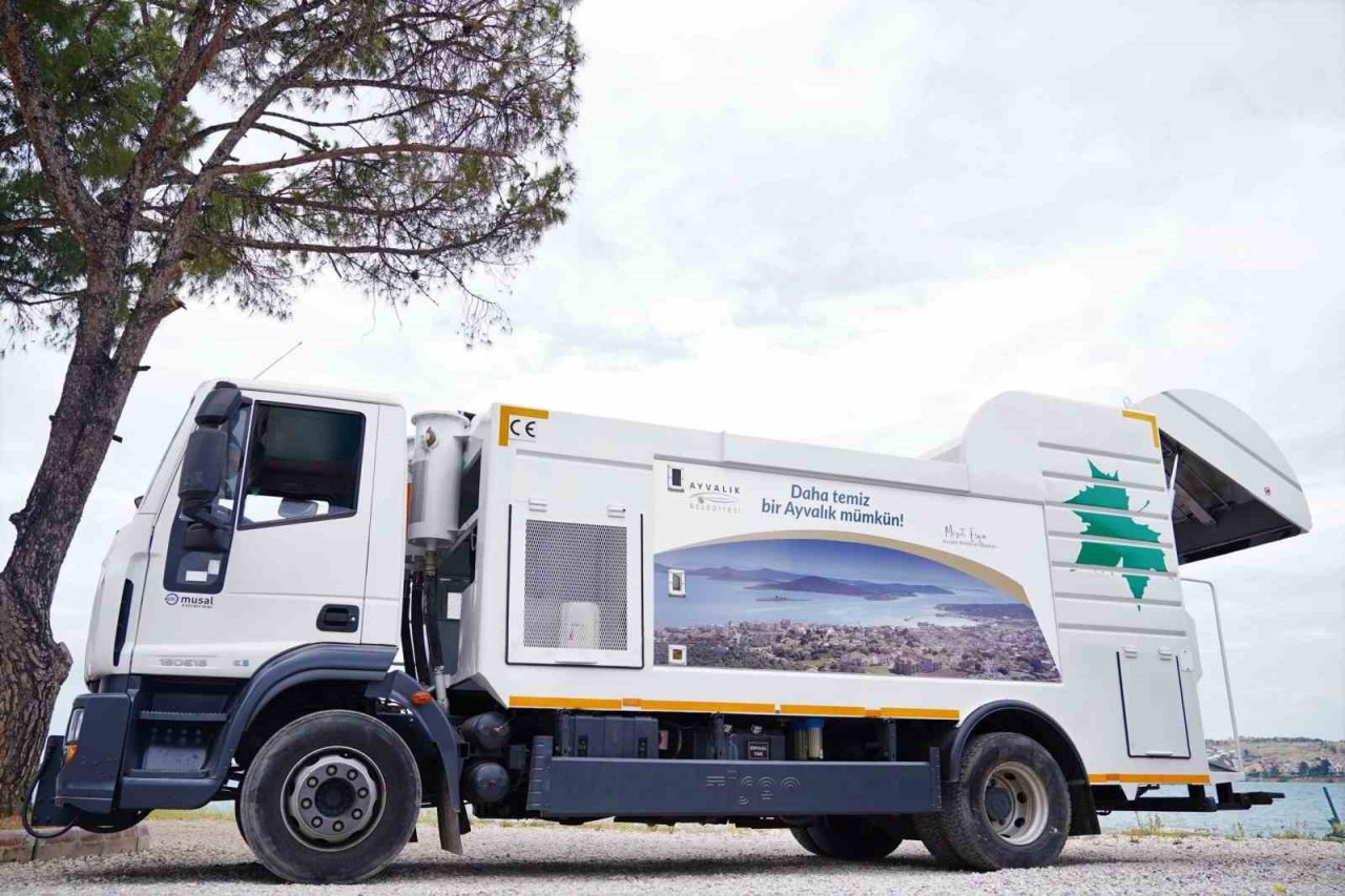 Ayvalık Belediyesi’nin araç filosu öz kaynaklarıyla büyüyor