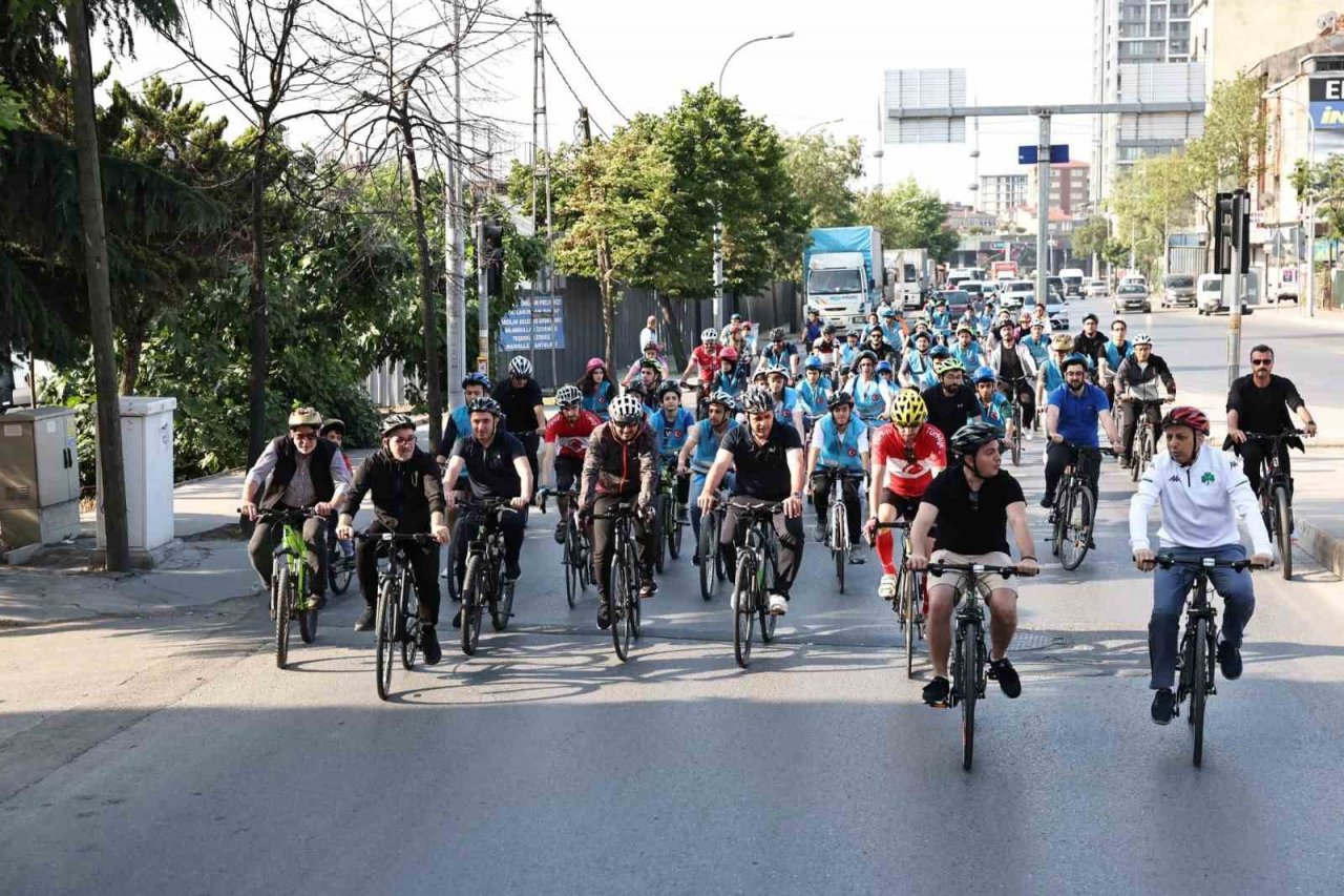 Bağcılar’da bisiklet tutkunları çevre için pedal çevirdiler