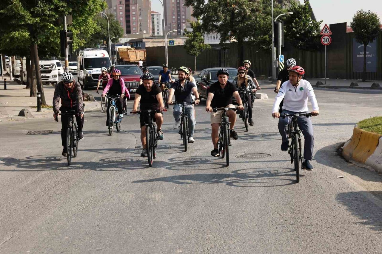 Bağcılar’da bisiklet tutkunları çevre için pedal çevirdiler