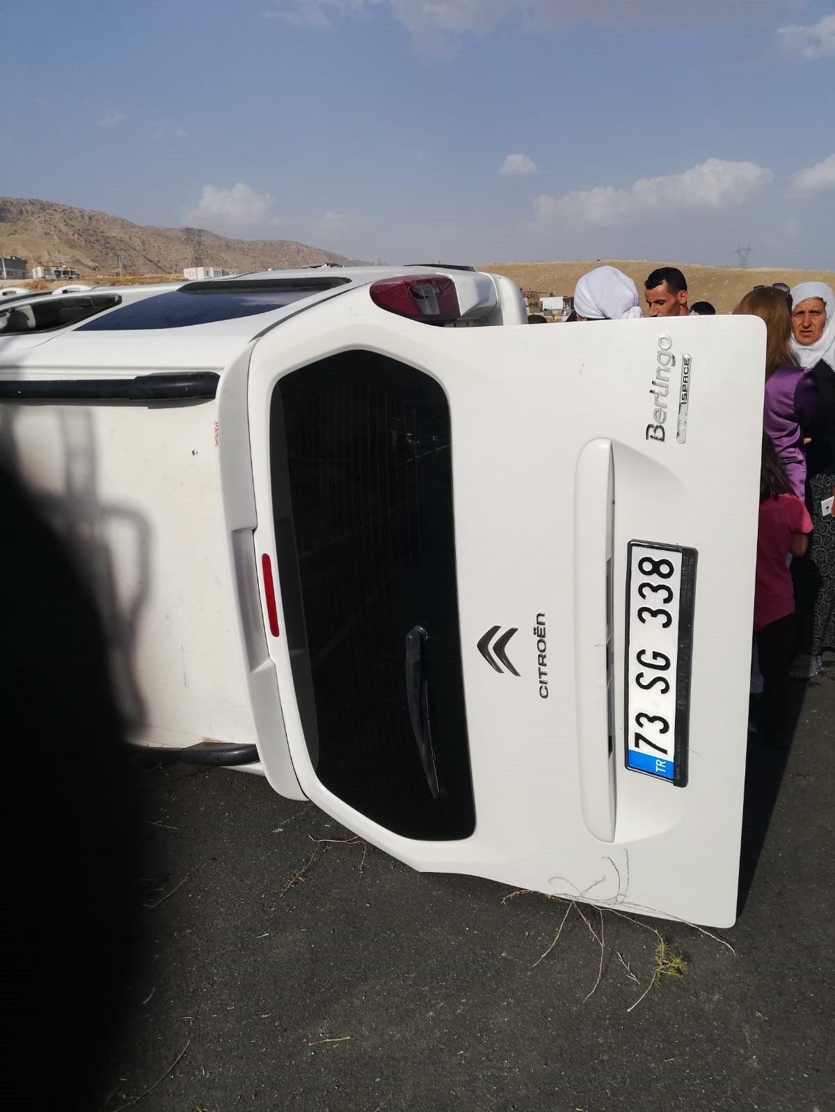 Batman’da hafif ticari araç takla attı: 6 yaralı