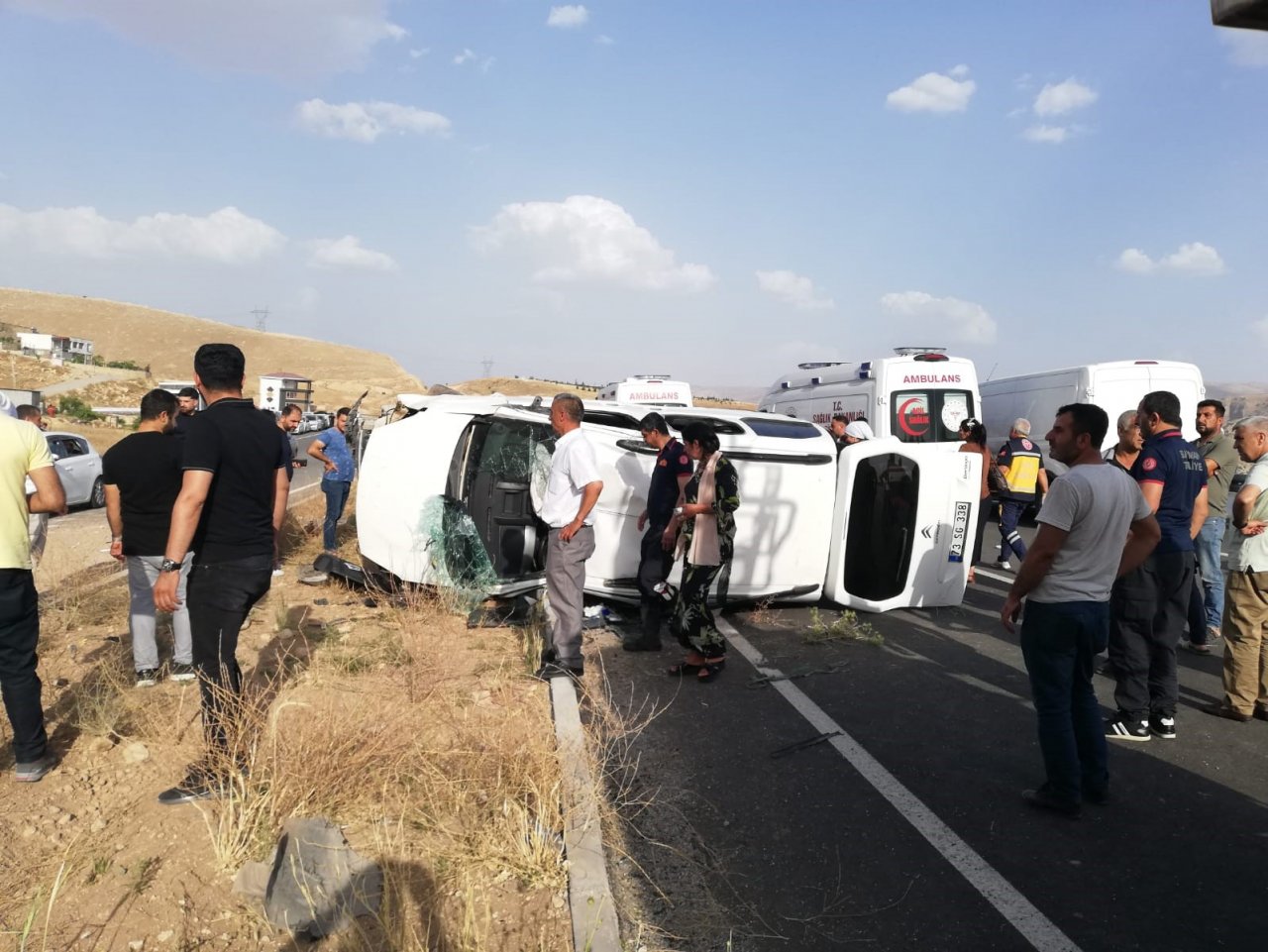 Batman’da hafif ticari araç takla attı: 6 yaralı