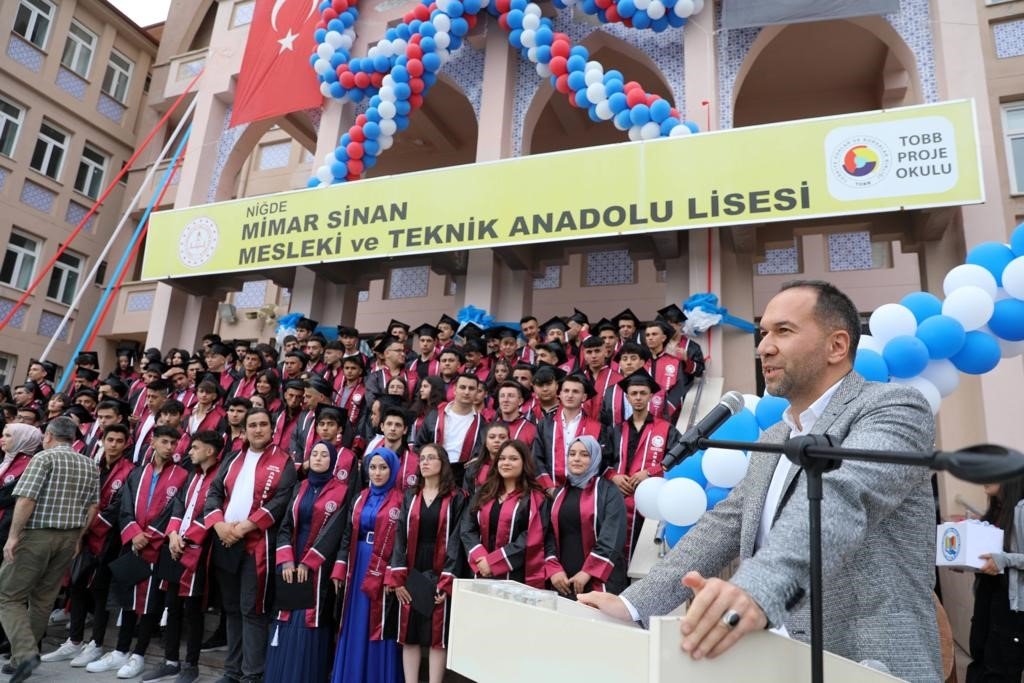 Başkan Özdemir’in mesaisi yoğun geçiyor