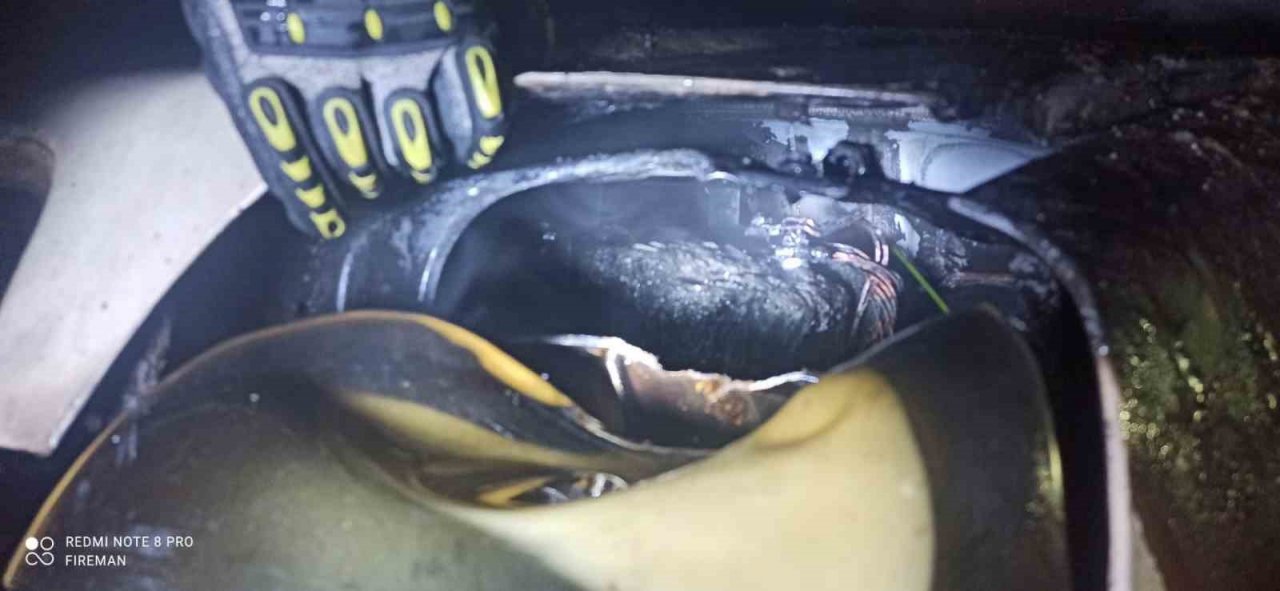 Burdur’da seyir halinde yanan otomobil kullanılamaz hale geldi