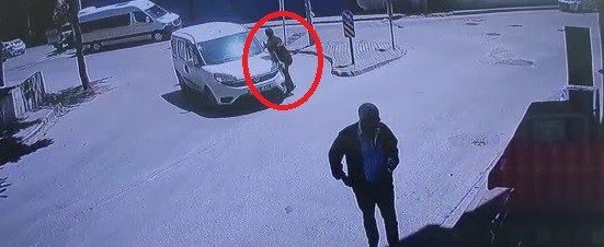 İnanılmaz kaza kamerada... Çarptığını fark etmedi, üzerinden böyle geçti