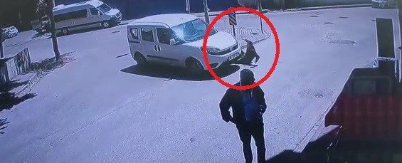 İnanılmaz kaza kamerada... Çarptığını fark etmedi, üzerinden böyle geçti