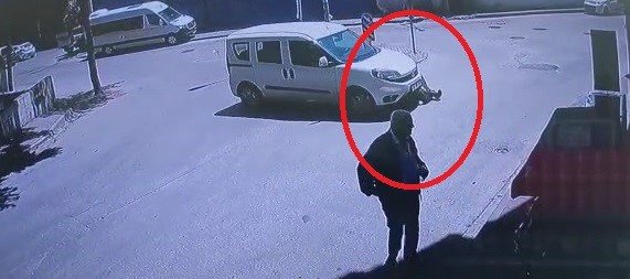 İnanılmaz kaza kamerada... Çarptığını fark etmedi, üzerinden böyle geçti