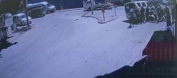 İnanılmaz kaza kamerada... Çarptığını fark etmedi, üzerinden böyle geçti